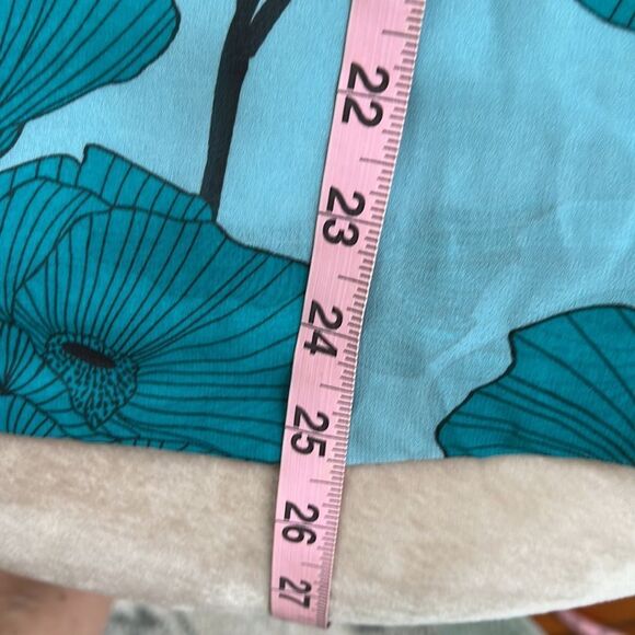 Cabi Sz S EUC Tiffany French Blue Floral Lined Top - Picture 9 of 9